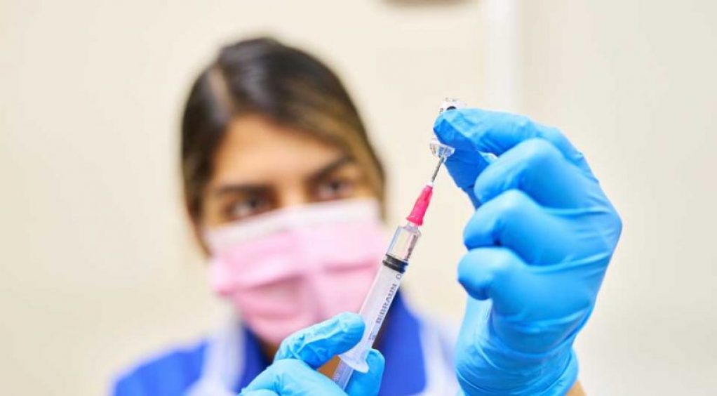 NurseWithSyringe960x530